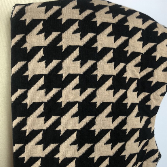 Calvin Klein Flattering Knit Dress with Belt - 6 - Picture 4 of 13